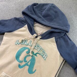 Hollister California CA Logo Hoodie Women’s Small Cream Blue Two-Tone Fleece Y2K